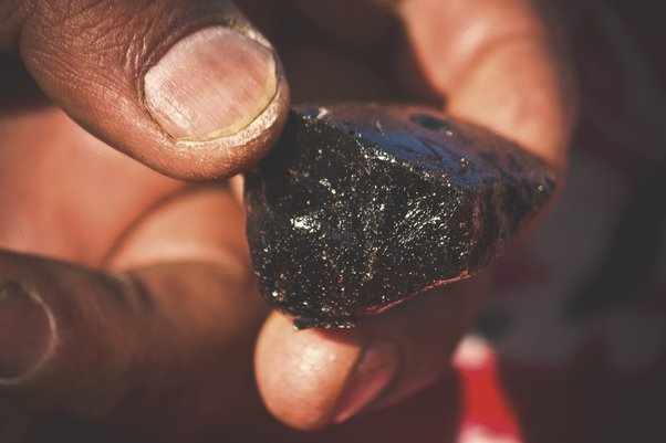 Shilajit vs Shilajit Gold: Knowing Their Difference, Uses, Dosage & Benefits
