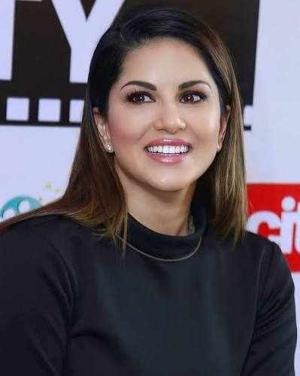 Sunny Leone logo