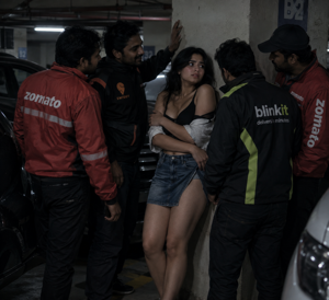 Khaali Parking Lot Me Delivery Boys Ne Choda ( In The Empty Parking Lot, Delivery Boys Fucked Me)