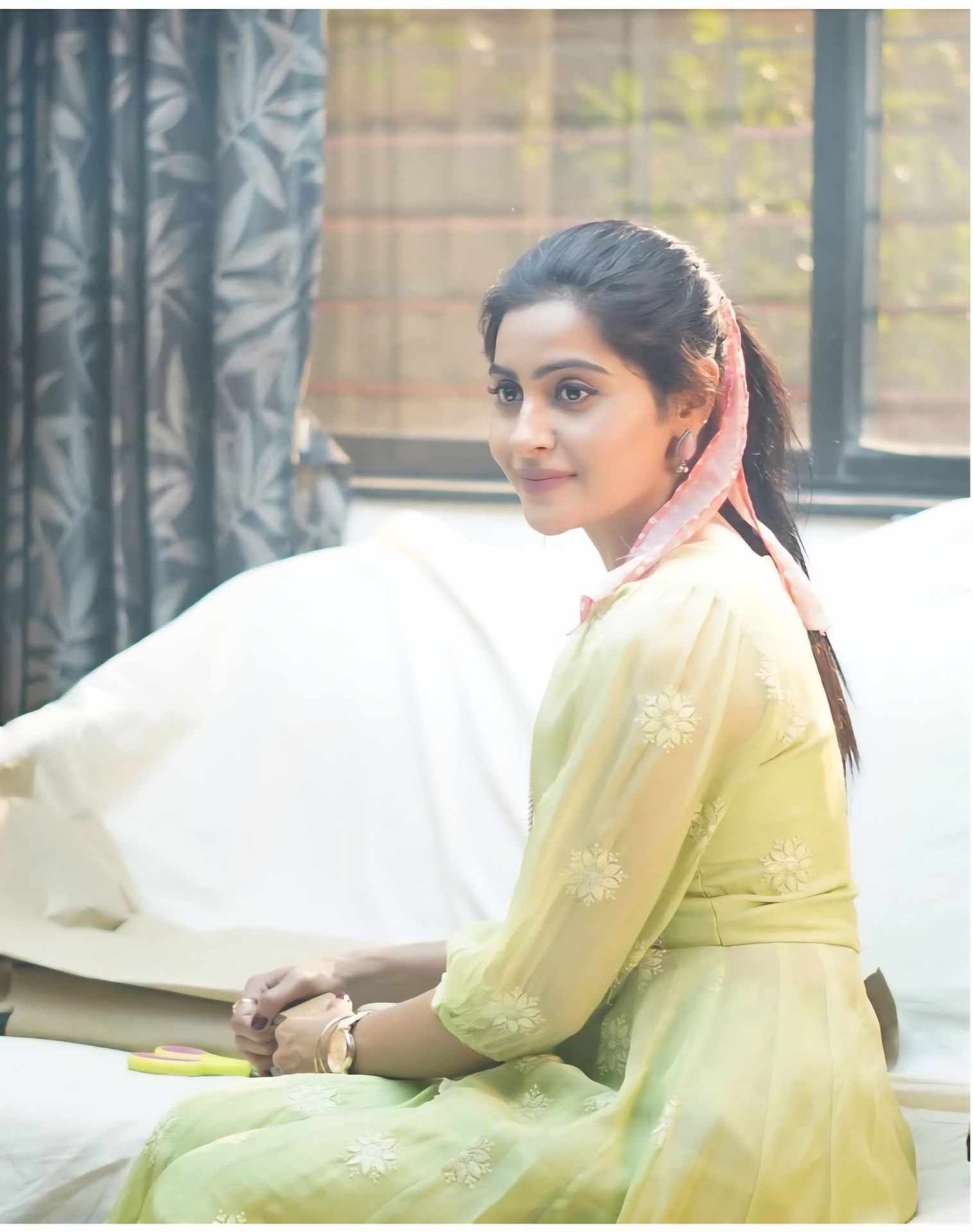 23-year-old, youngest daughter of Janak and Sunaina, is a bright, intelligent, and currently in her final year of MBA in Marketing, preparing to join the family's prestigious gold and diamond business