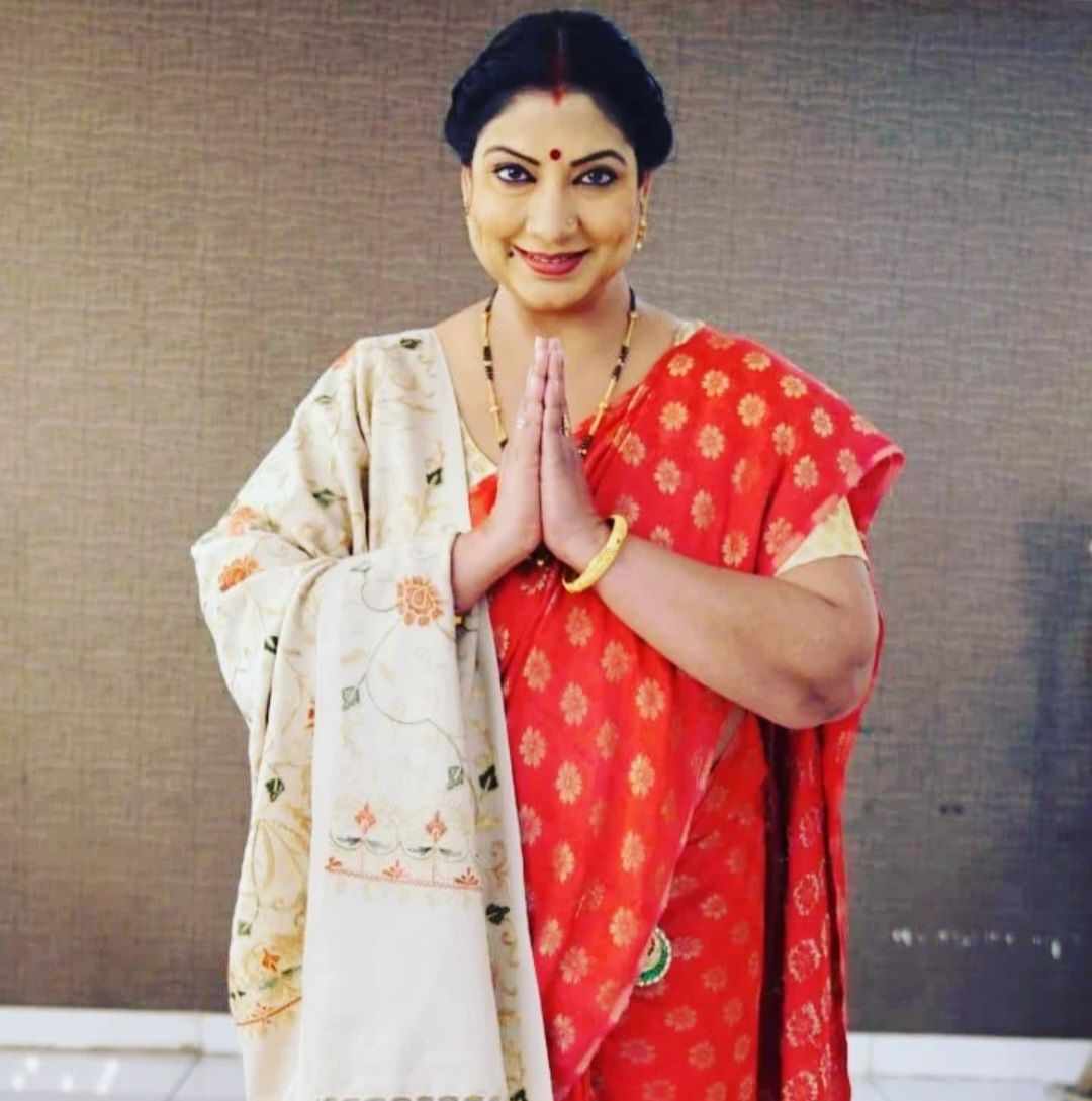 45- years- old, almost a part of Raghvan's family, she is the loyal caretaker of the family and has raised Indrajeet and Suvarna like her own since their childhood