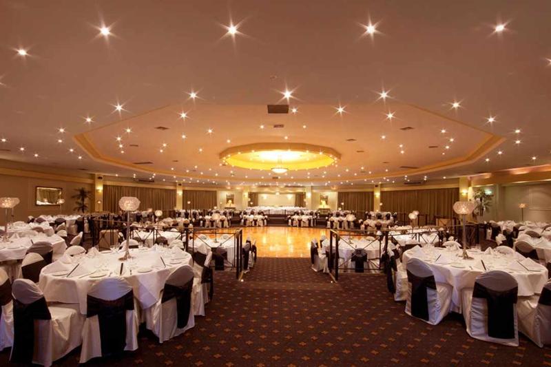 Why Live Music Restaurants are Ideal for Corporate Functions?
