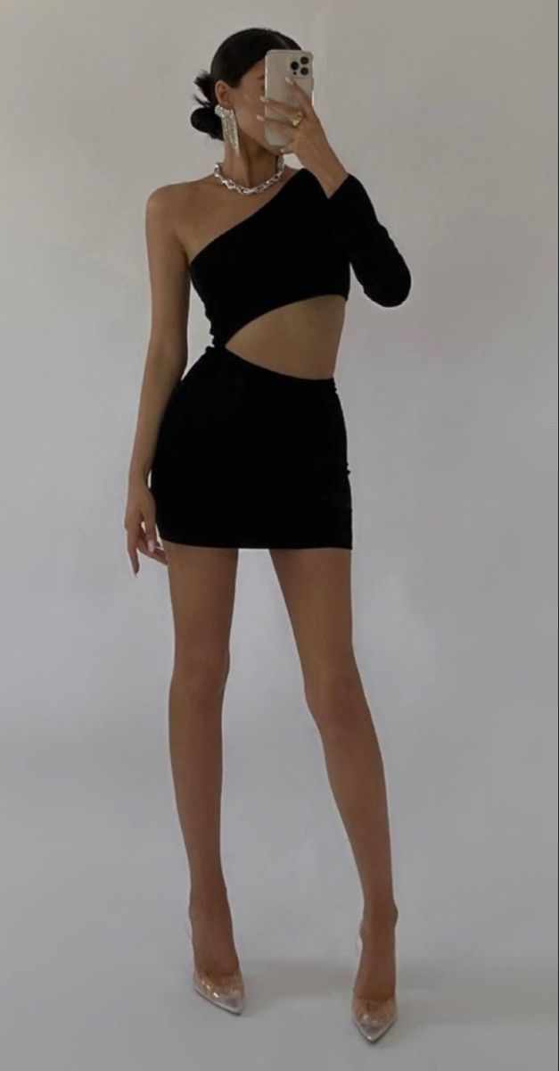 Her hair fell softly down her back, and her makeup was subtle—just enough to make her look confident, even if she didn't fully feel it tonight