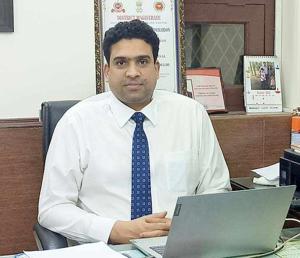 Dr Ashu Consul