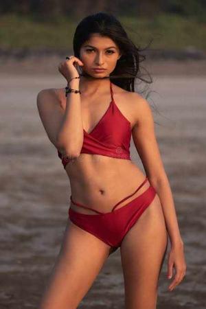 Nashe ka bahana bana kar papa se chud gayi-2