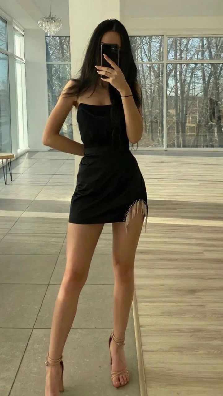 (AN:- Imagine she changed into this)