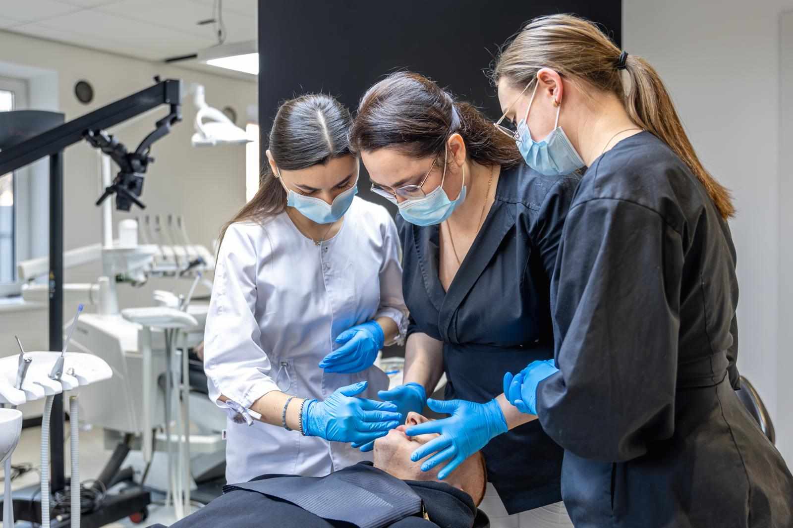 How to Book a Consultation With an Etobicoke Orthodontist