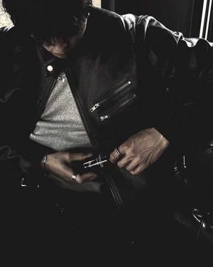 फिर मोहब्बत करने चला है तू