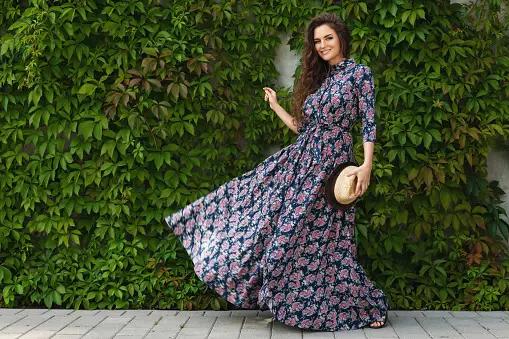 Timeless Beauty: Women's Classic Maxi Dresses in Canada