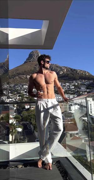 बड़ी ही hot और s*xy type body है उसकी