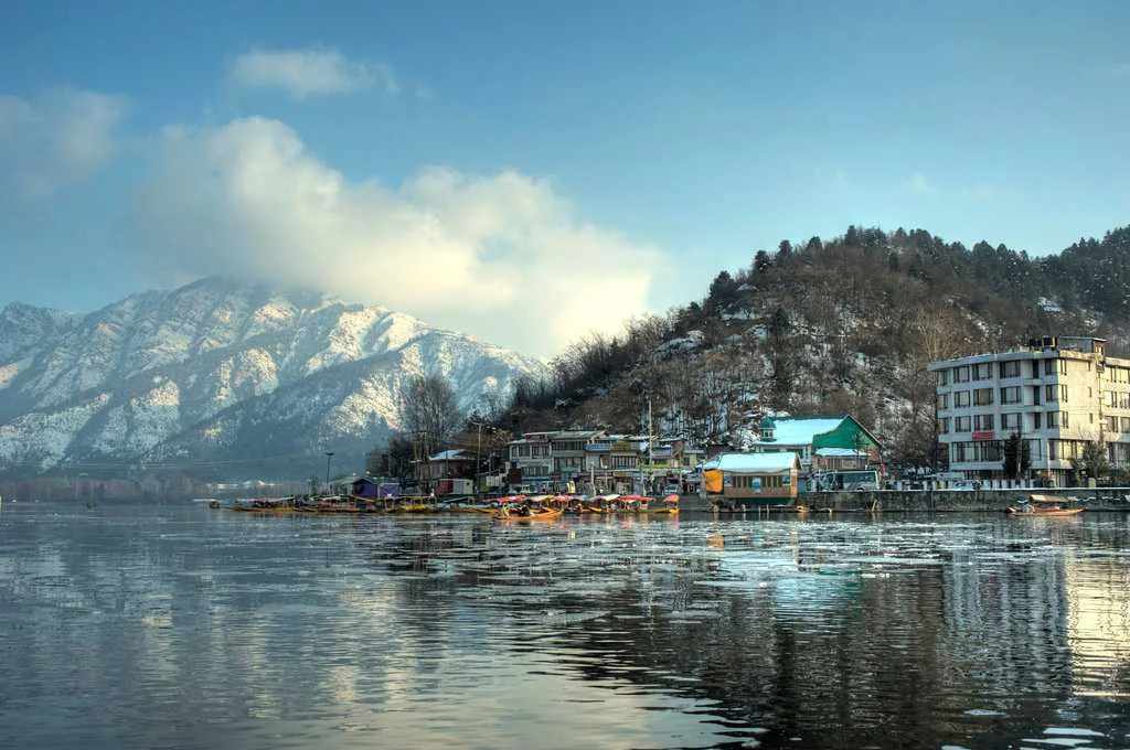 Srinagar Tours and Travels Service: Devza Tour and Travels