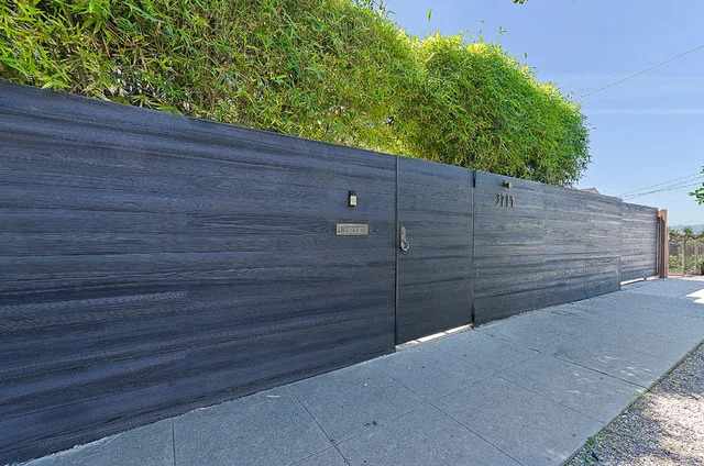 Japanese Burnt Wood Fence: Why Is Shou Sugi Ban a Popular Choice for Modern Homes?