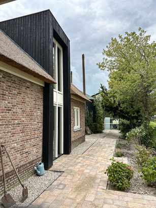 Why Charred Wood Is the Best Choice for Outdoor Cladding and Fencing