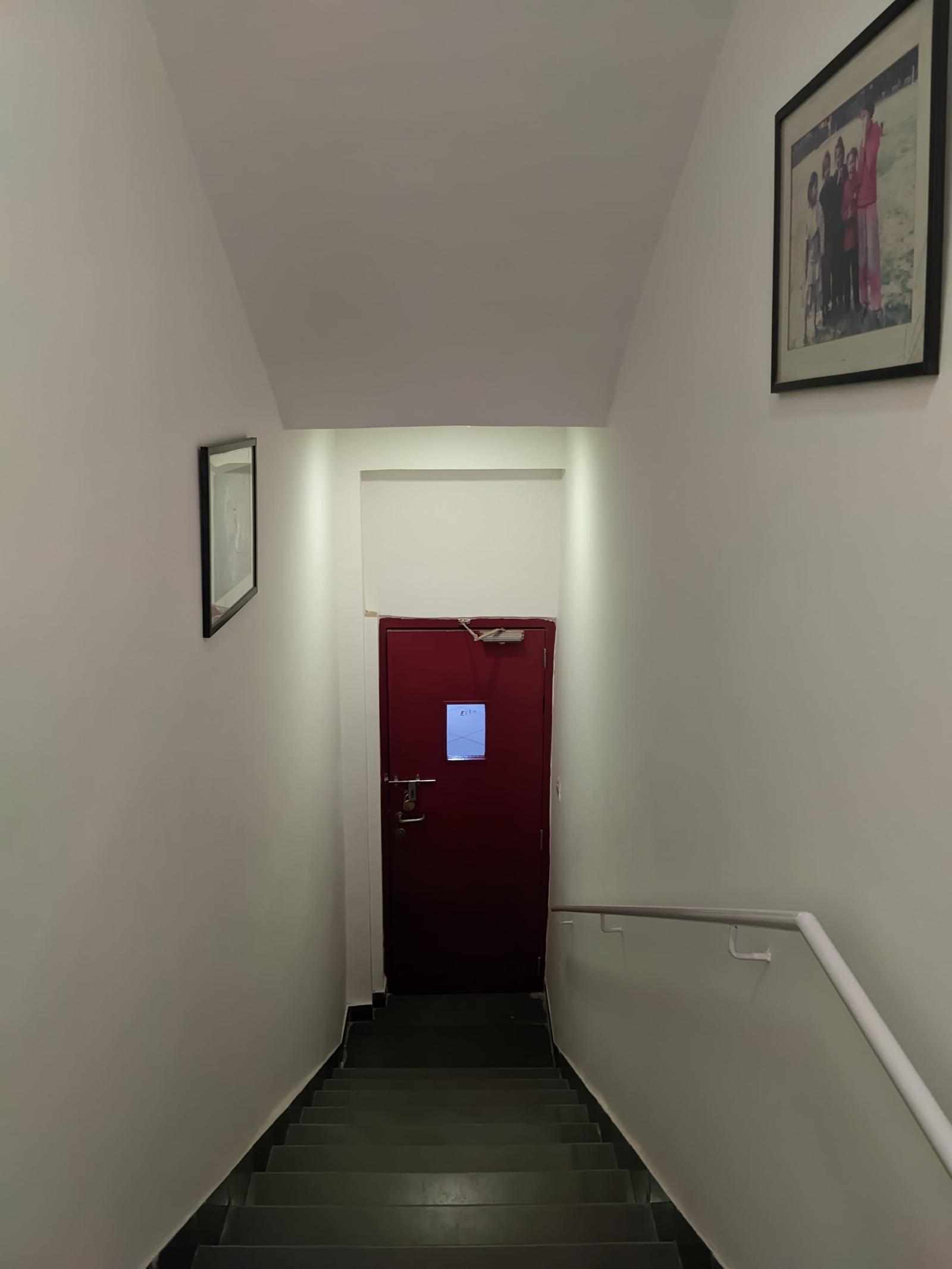 A mundane first day of internship.