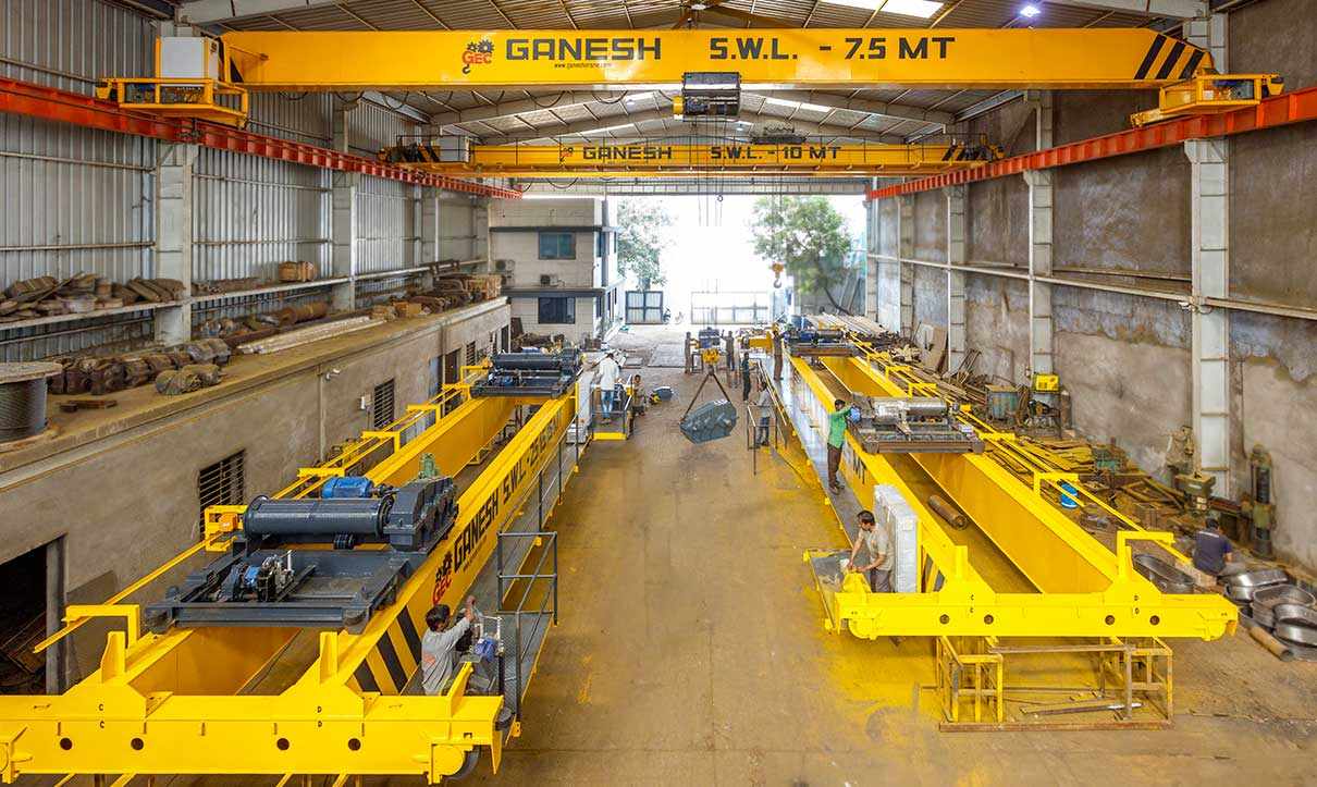 Safety Tips for Using Cranes and Hoists in Harsh Environments