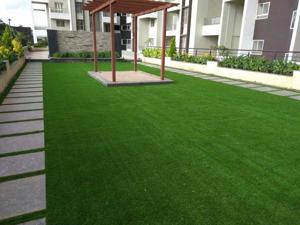 How To Keep Your Artificial Grass Looking Fresh Year-Round