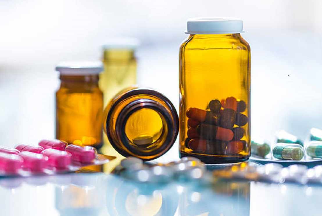 Beyond the Cap: Essential Safety Features for Modern Nutraceutical Packaging Bottles