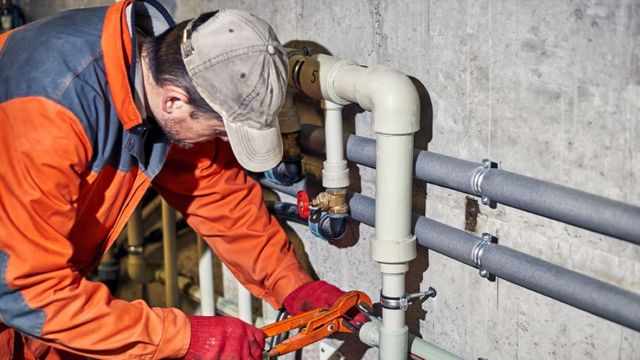 10 Plumbing Problems Commercial Plumbers in Brisbane Can Solve Quickly