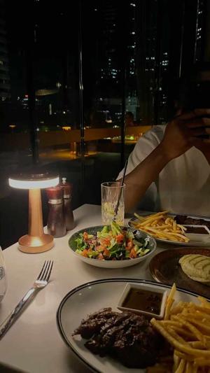 The dinner date (p-2)