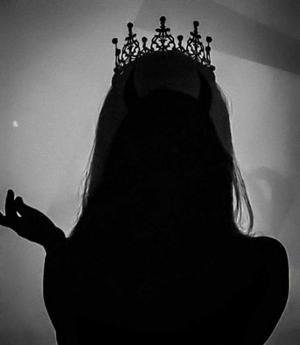 👑 logo
