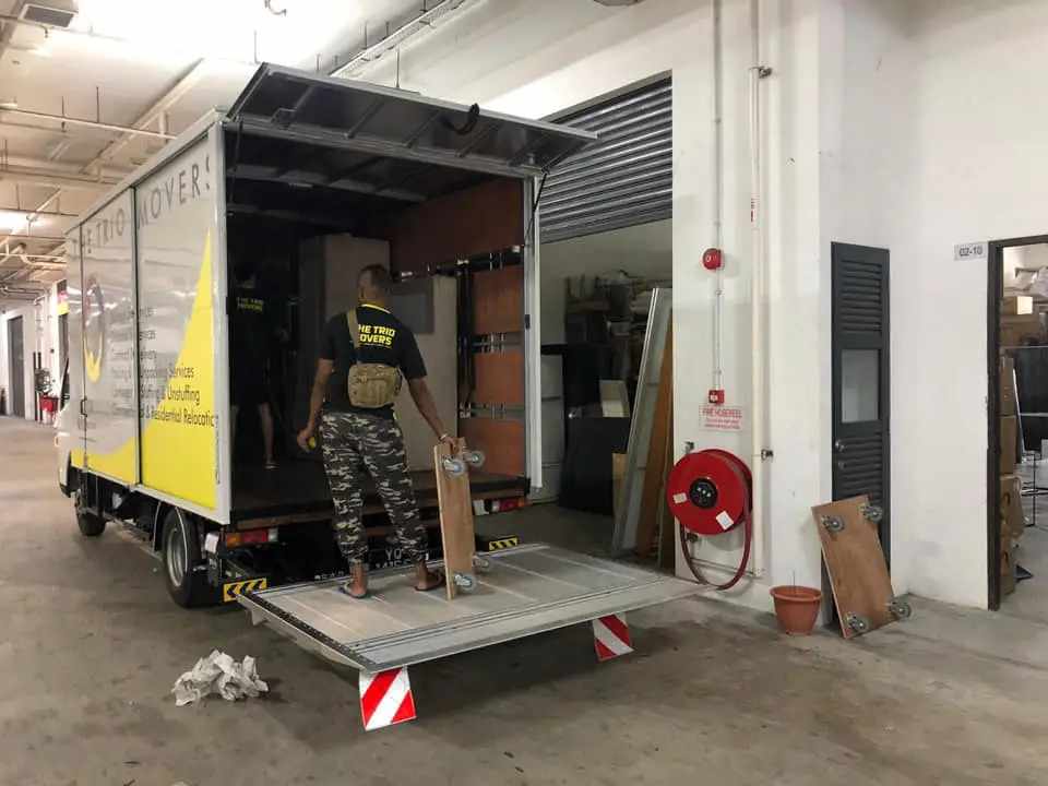 What Are the Benefits of Using Movers and Storage in Singapore?