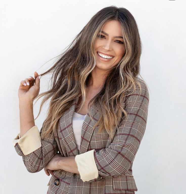 Colorful Wig Styles Mature Women Are Boldly Embracing