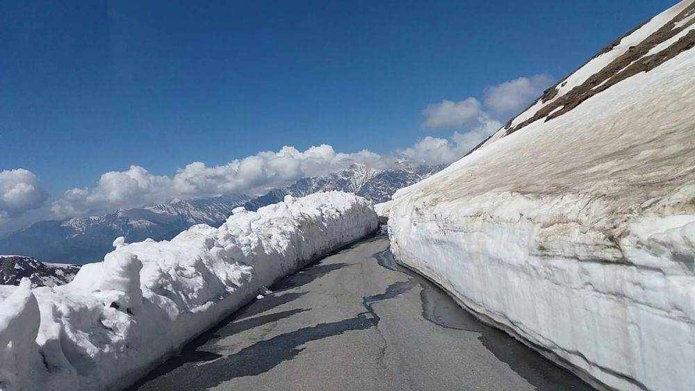 Exploring Manali: Top Attractions, Hidden Gems & Local Food