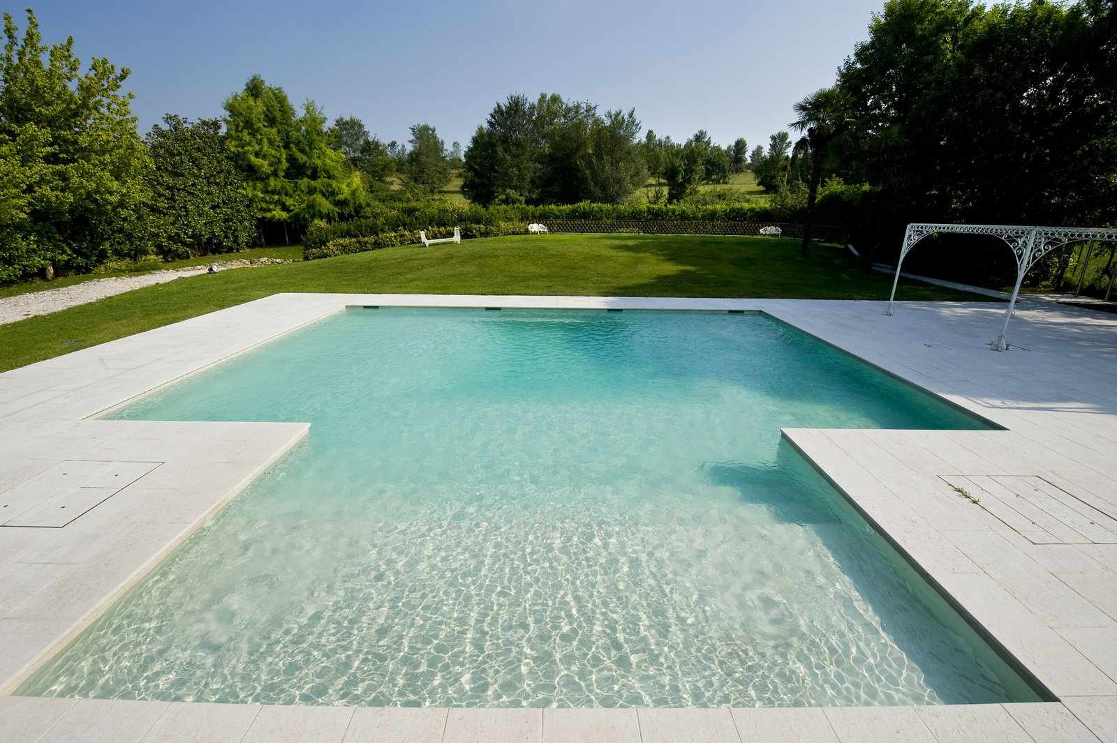 Piscine Senza Cloro: Bellezza Naturale e Salute
