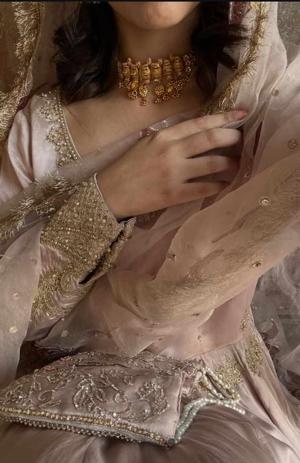 Untoldbyleo🧿 logo