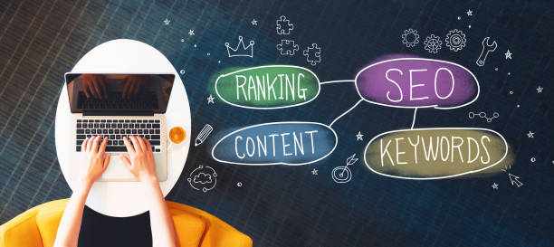 SEO concept with person using a laptop SEO concept with person using a laptop on a white table SEO stock pictures, royalty-free photos & images