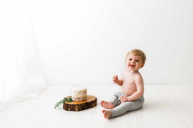 Commemorate Your Little One’s 1 Year Milestone with our Cake Smash Photography in Abu Dhabi