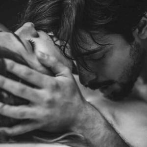 Passionate Kiss & Fingering