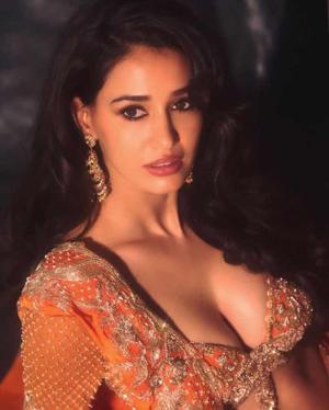 Barish mein car mein kiya garam