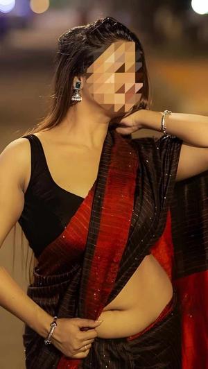 Anjan Aunty ke saath train mein sex(5+ videos)