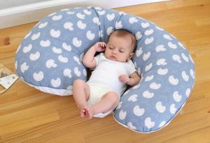 A New Mom’s Guide to Baby Feeding Pillows