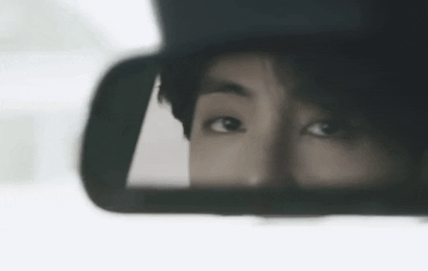 As he drove,he couldn't help but steal glances at me, making me look down flustered