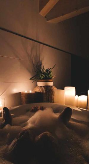 The Gentleness of a Husband, The Coldness of a King