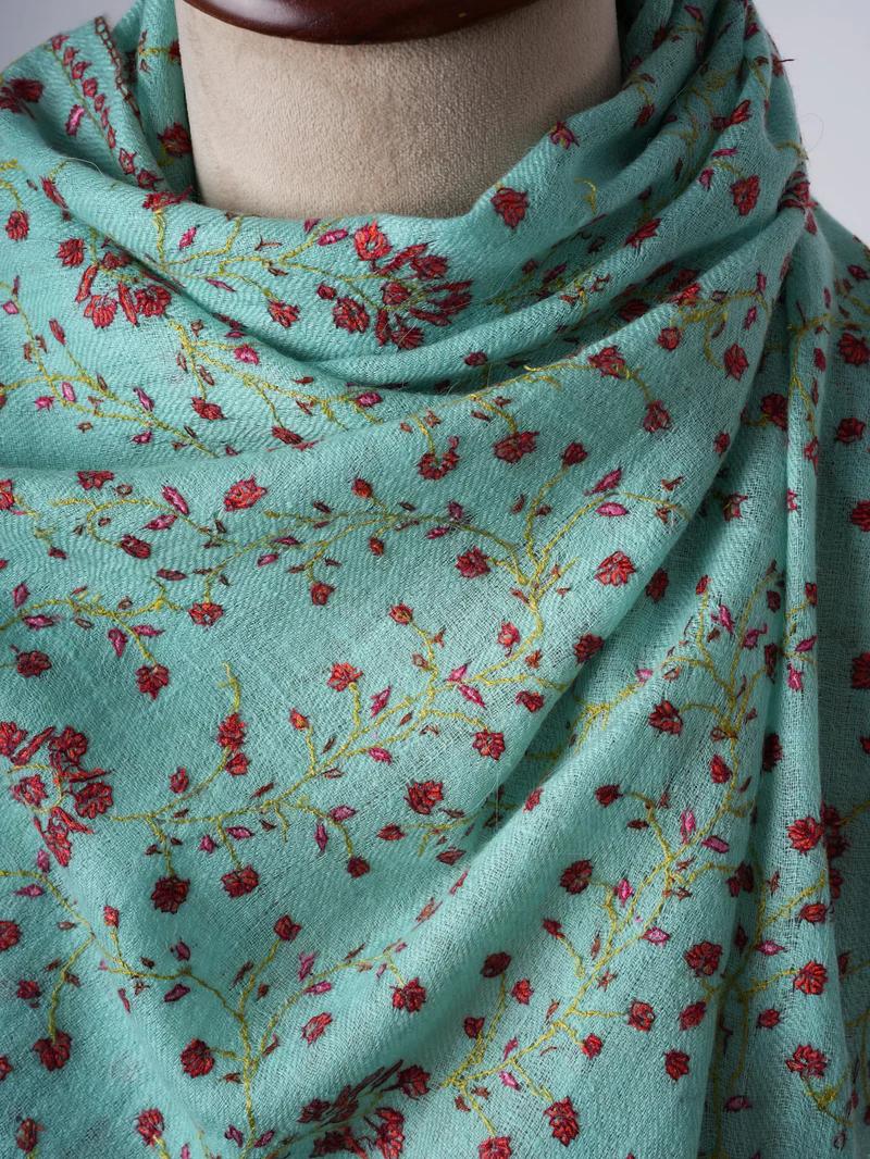 Why Every Woman Needs a Kashmiri Pashmina Scarf for Diwali 2025