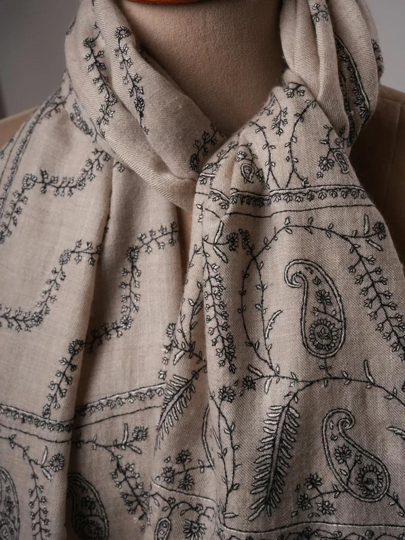 How Cashmere Scarves Add Instant Elegance to Any Winter Look