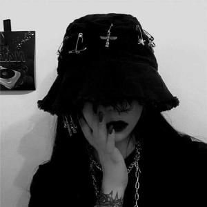 —𝑀𝑒𝑒𝑟𝑎‎ 𖹭.ᐟ logo