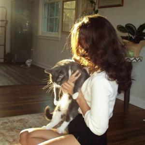 𝐇𝐄𝐄𝐍𝐀 logo