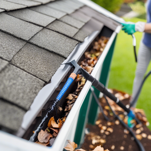 🧼 Local Gutter Cleaning: Reliable Protection for Your Home 🏠🌧️