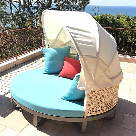 What are the best ways to choose an outdoor sectional and luxury patio furniture that combine comfort, durability, and elegant design for an upscale outdoor living space?