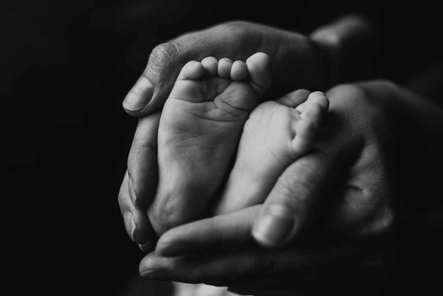 Can Relatives Become Surrogate Mothers Under Altruistic Surrogacy Laws?