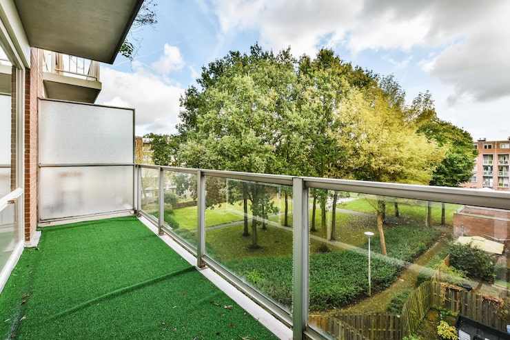 Complete Guide to Choosing the Best Natural Green Grass Carpet for Balcony