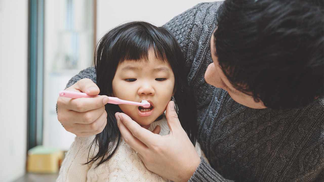 When Is the Right Time to Switch to Adult Fluoride Toothpaste for Kids