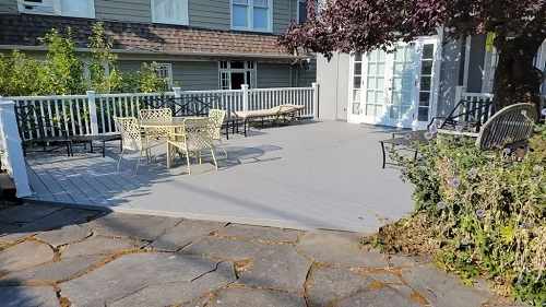 Outdoor Living Ideas For Modern Backyard Deck Spaces