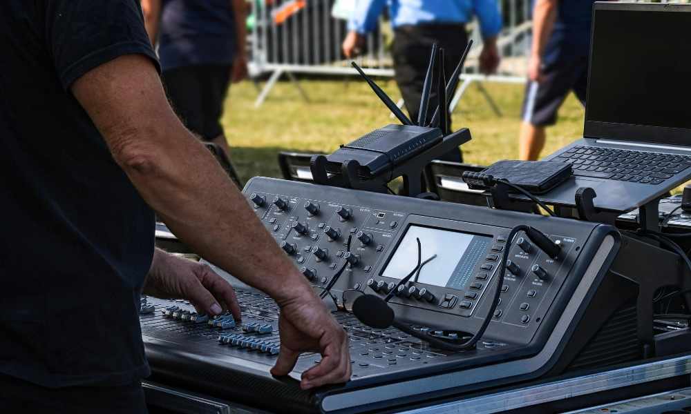 How Professional Entertainment Services Transform Events in Singapore?