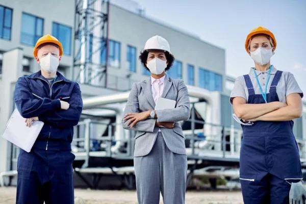 Reusable vs Disposable Industrial Uniforms: Which One Is Right for You?