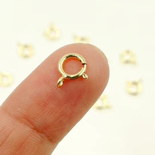 Solid Gold Clasps: The Small Jewelry Detail That Makes a Big Difference